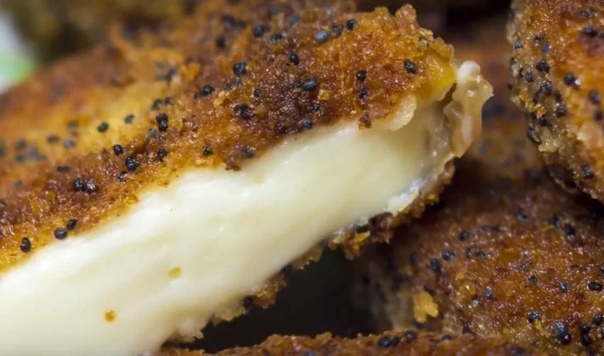 жареный копченый сыр. сыр чечил во фритюре. адыгейский сыр жареный в панировке. жареный копченый сыр. сулугуни чечил.