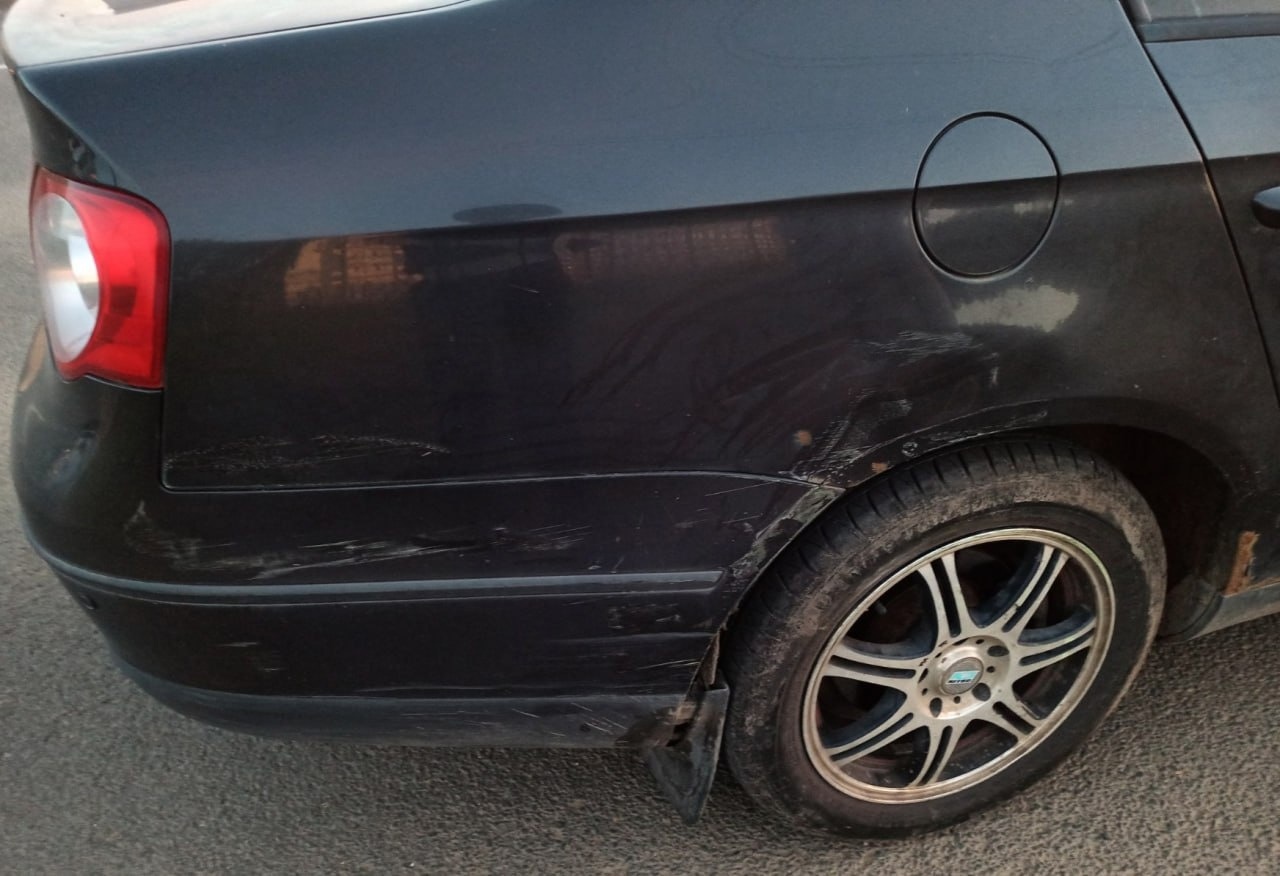 Водитель иномарки в Череповце столкнулся с автобусом и скрылся с места аварии Это картинка