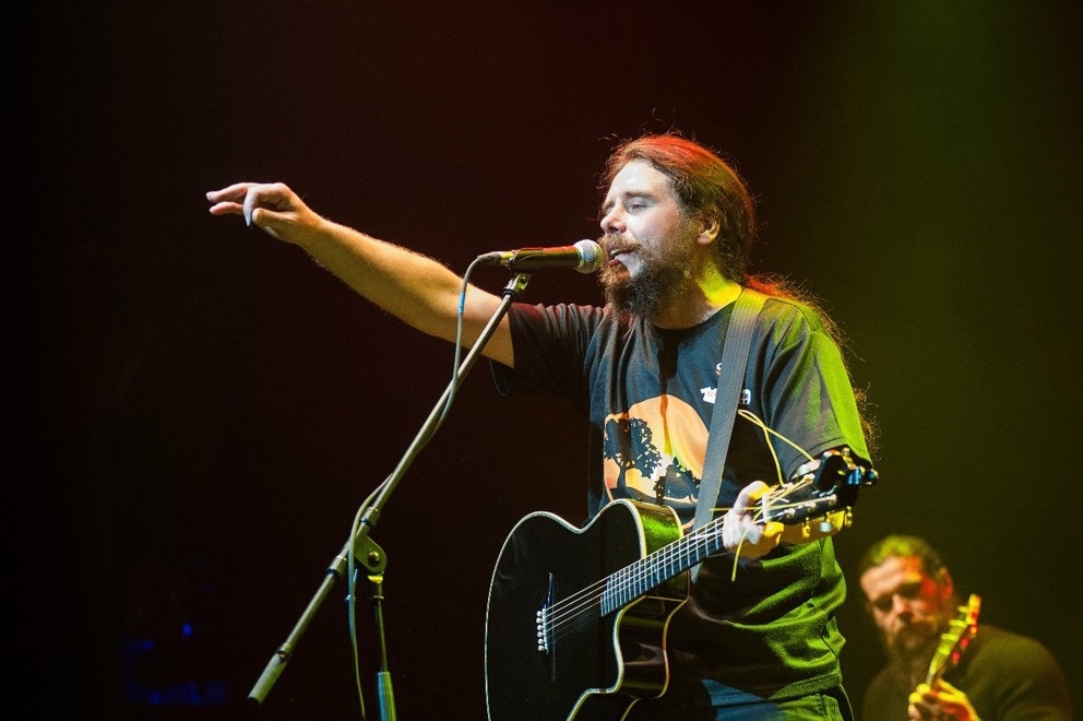 Дмитрий Ревякин с группой "Калинов мост" дал концерт в Мариуполе Аргументы и фак